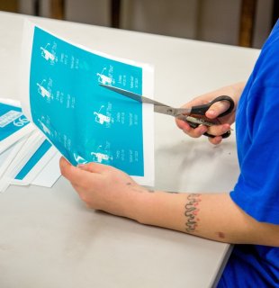 Lak na vlasy jako pískovací pomůcka? Ano, opravdu!